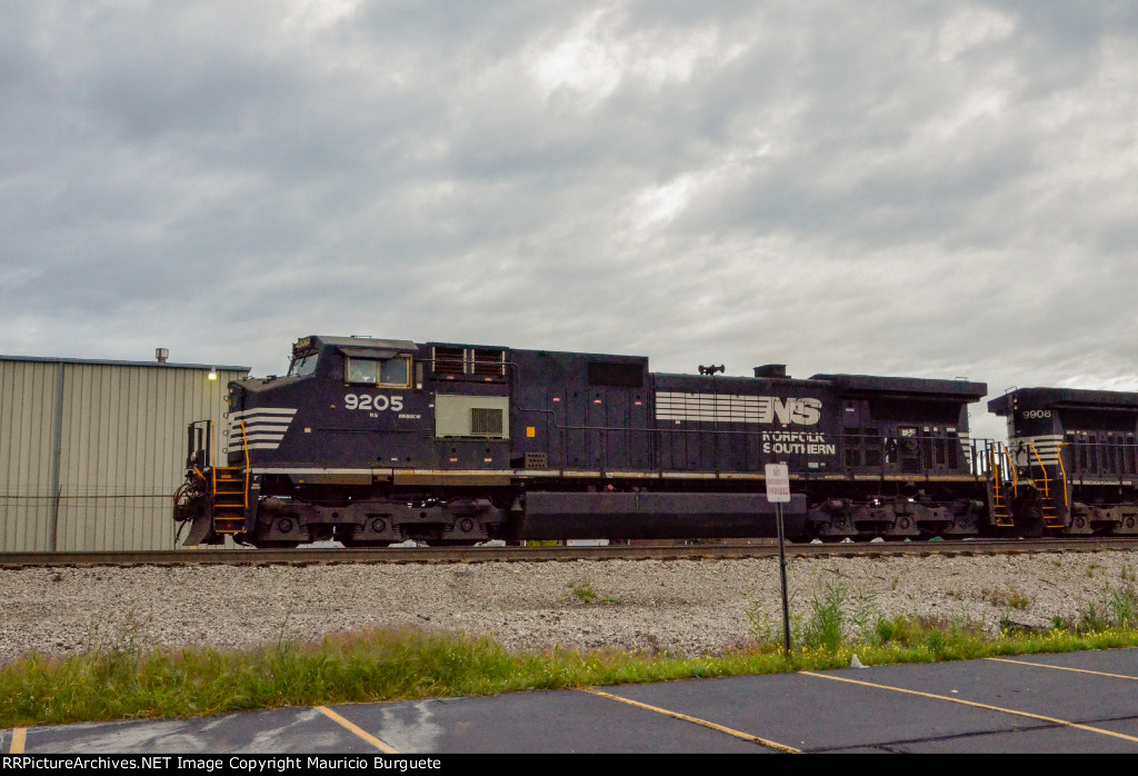 NS D9-40CW Locomotive